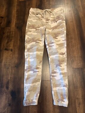 American Eagle Outfitters Beige & Tan Camo Joggers